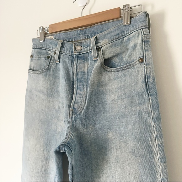 Levi's Premium 501 Button Fly Classic Straight Jeans Light Acid Wash 28 x 28 - Picture 2 of 10